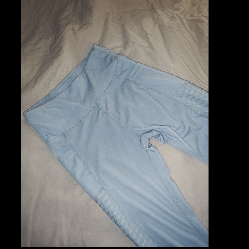 Cute baby-blue leggings🤍